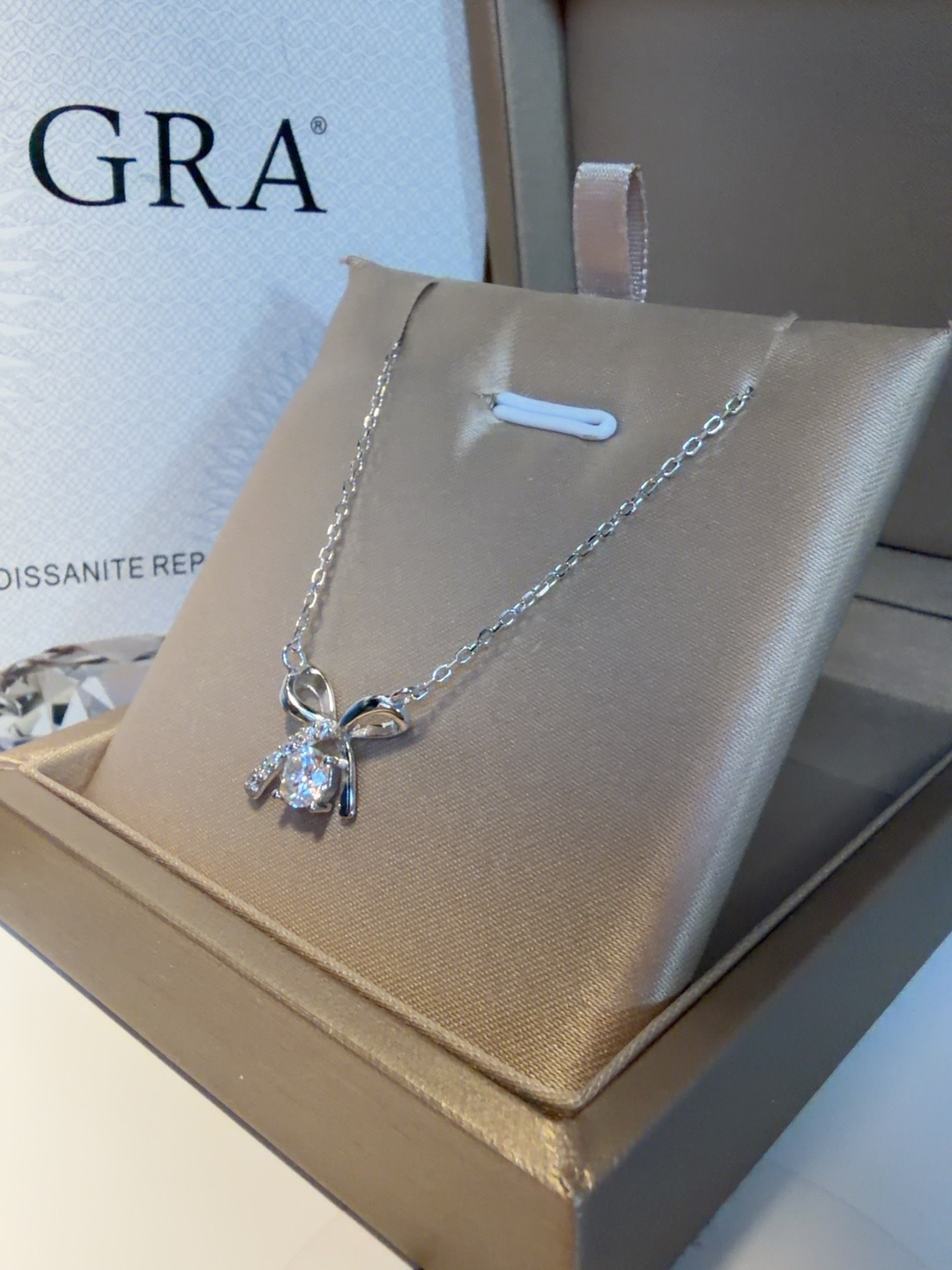 Collana Fiocco Elegance con Moissanite da 1 Carato – Argento 925 - immagine 4